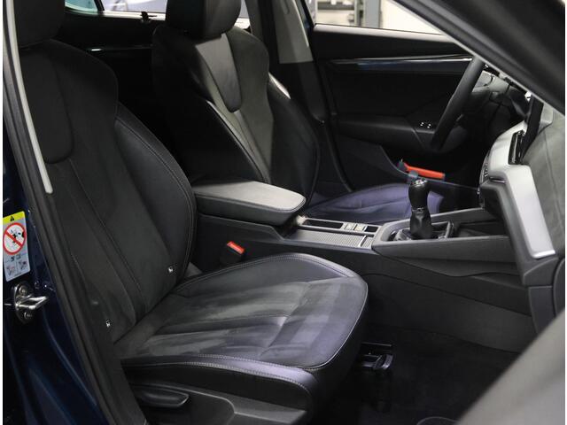 Skoda OCTAVIA 110PK Edition Plus | 1ste eigenaar | AppleCarplay/AndroidAuto | Alcantara/LEER | Trekhaak | Camera | 18"LMV | LEDmatrix | Stuur/Stoel/ACHTERBANK/Verwarming | Navigatie | Cruise Control | Sfeerverlichting | Keyless | Isofix | Privacy Glass | Parkeersensor