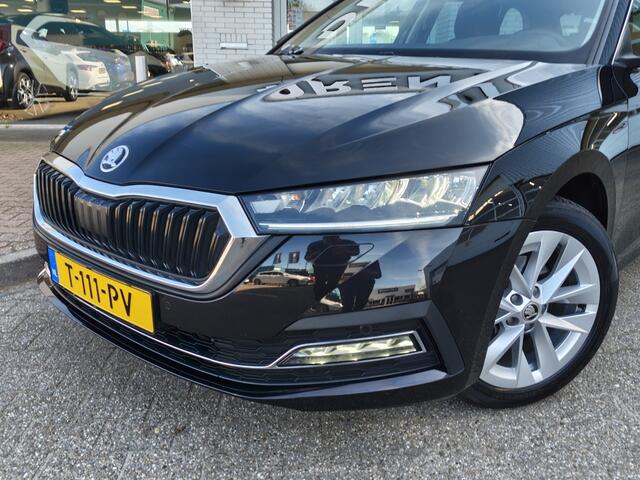 Skoda OCTAVIA Combi 1.0 e-TSI Business Edition Plus | Trekhaak | Navi | Sensoren v/a
