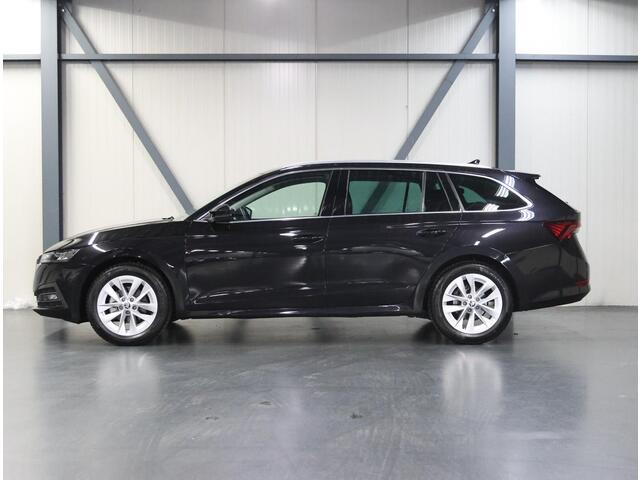 Skoda OCTAVIA Combi 110PK Edition Plus | 1ste eigenaar | AppleCarplay/AndroidAuto | Camera | Dodehoekdetectie | Stoelverwarming | Navigatie | 17"LMV | Climate Control | Cruise Control | Sfeerverlichting | Keyless | Isofix | Privacy Glass | Parkeersensoren | Electrische