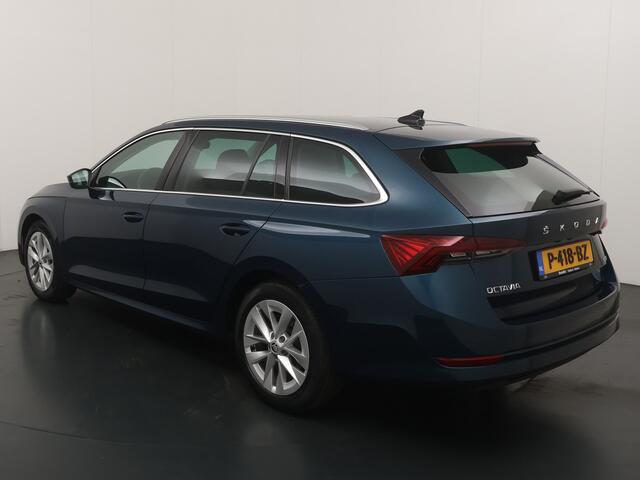 Skoda OCTAVIA Combi 1.0 e-TSI 111 pk Ambition | Camera | LED | Stoelverw. | 17" | Adapt. cruise | Keyless entry | Winterset