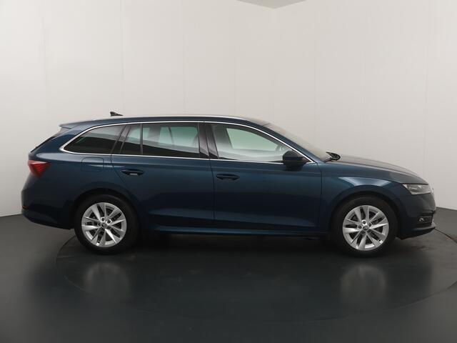 Skoda OCTAVIA Combi 1.0 e-TSI 111 pk Ambition | Camera | LED | Stoelverw. | 17" | Adapt. cruise | Keyless entry | Winterset