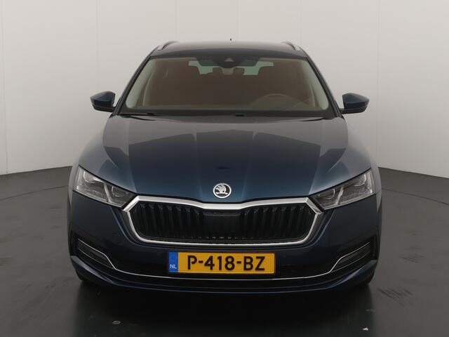 Skoda OCTAVIA Combi 1.0 e-TSI 111 pk Ambition | Camera | LED | Stoelverw. | 17" | Adapt. cruise | Keyless entry | Winterset