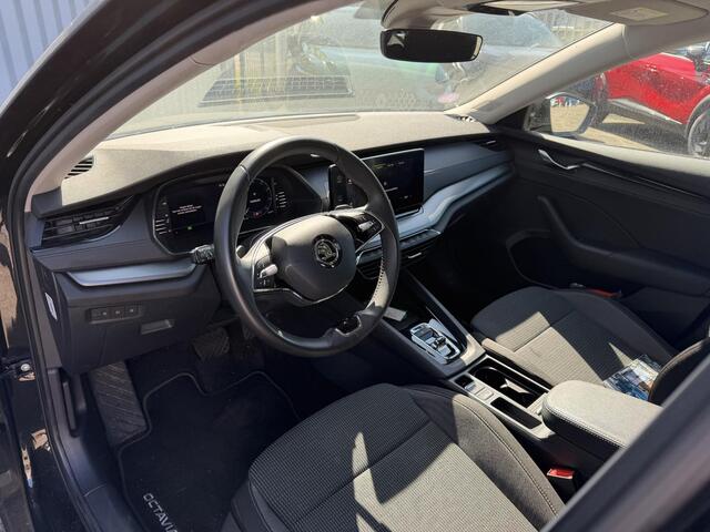 Skoda OCTAVIA Combi 1.0 e-TSI Business Edition | Trekhaak elektrisch wegklapbaar | Apple Carplay/Android Auto