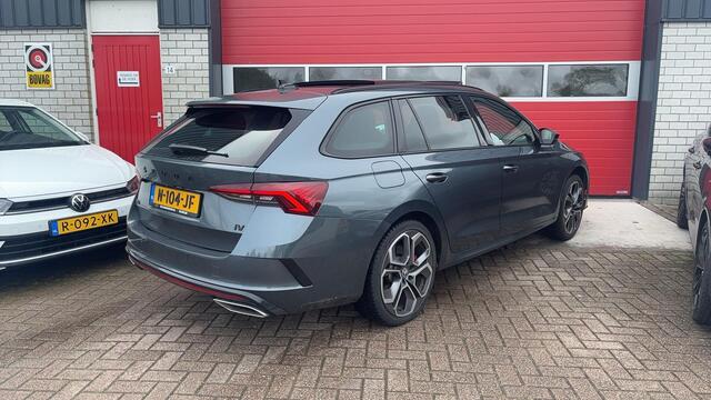 Skoda OCTAVIA Combi 1.4 TSI RS iV PHEV Business AUTOMAAT / PANORAMADAK / FULL LED / KEYLESS / STOELVERW / STUURVERW / SFEER / SOH 87% / NL-AUTO