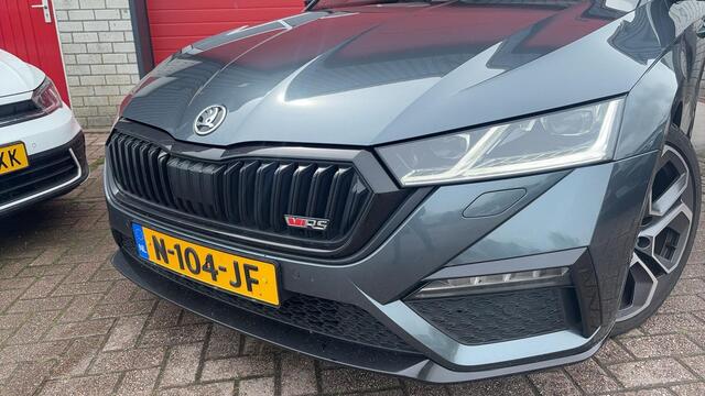 Skoda OCTAVIA Combi 1.4 TSI RS iV PHEV Business AUTOMAAT / PANORAMADAK / FULL LED / KEYLESS / STOELVERW / STUURVERW / SFEER / SOH 87% / NL-AUTO