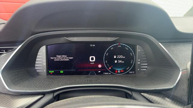 Skoda OCTAVIA Combi 1.4 TSI RS iV PHEV Business AUTOMAAT / PANORAMADAK / FULL LED / KEYLESS / STOELVERW / STUURVERW / SFEER / SOH 87% / NL-AUTO