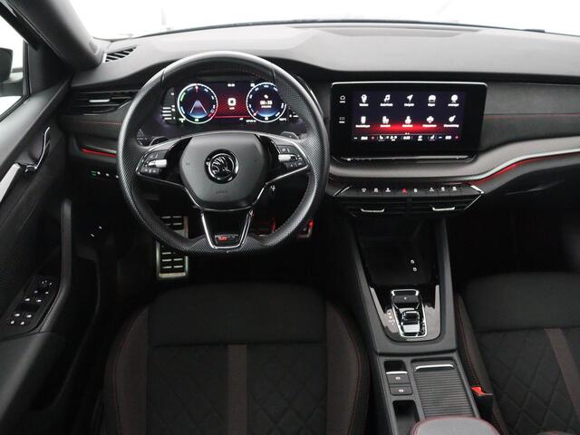 Skoda OCTAVIA 1.4 TSI RS iV PHEV Business | Stoelverwarming | Matrix LED | Carplay | Sportstoelen | Keyless | Virtual Cockpit | Parkeerhulp | Sfeerverlichting | Side Assist | Cruise control | Plug In