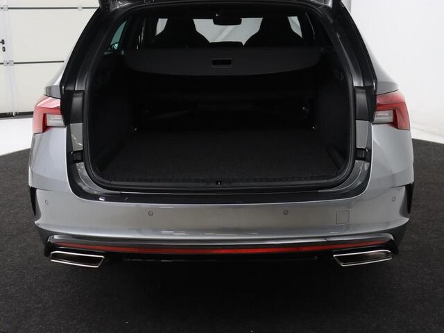 Skoda OCTAVIA 1.4 TSI RS iV PHEV Business | Stoelverwarming | Matrix LED | Carplay | Sportstoelen | Keyless | Virtual Cockpit | Parkeerhulp | Sfeerverlichting | Side Assist | Cruise control | Plug In