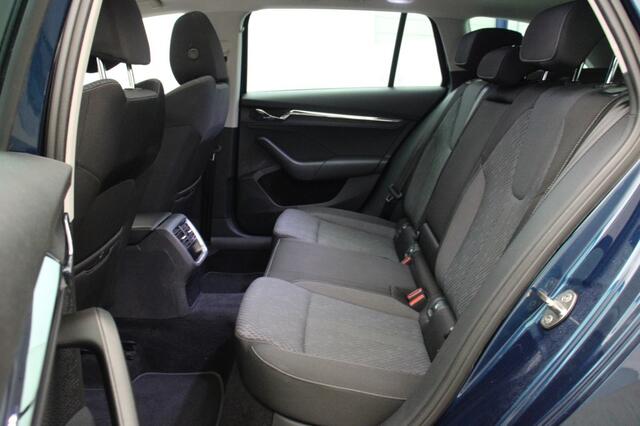 Skoda OCTAVIA Combi 1.5 TSI First Edition - Panorama, Digitaal Cockpit, Carplay, Stoelverw. Trekhaak