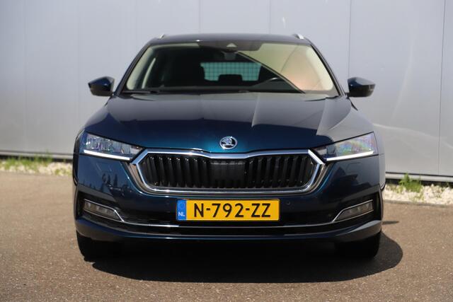 Skoda OCTAVIA Combi 1.0 e-TSI Business Edition Plus Trekhaak 17 inch LMV Virtual Cockpit Stoelverwarming Navigatie Sfeerverlichting Adaptive Cruise