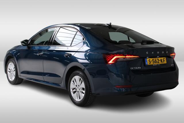 Skoda OCTAVIA 1.0 e-TSI Business Edition Navigatie | Lichtmetalen velgen | El. achterklep | Cruise Control