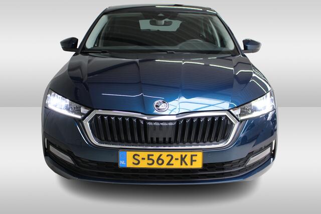 Skoda OCTAVIA 1.0 e-TSI Business Edition Navigatie | Lichtmetalen velgen | El. achterklep | Cruise Control