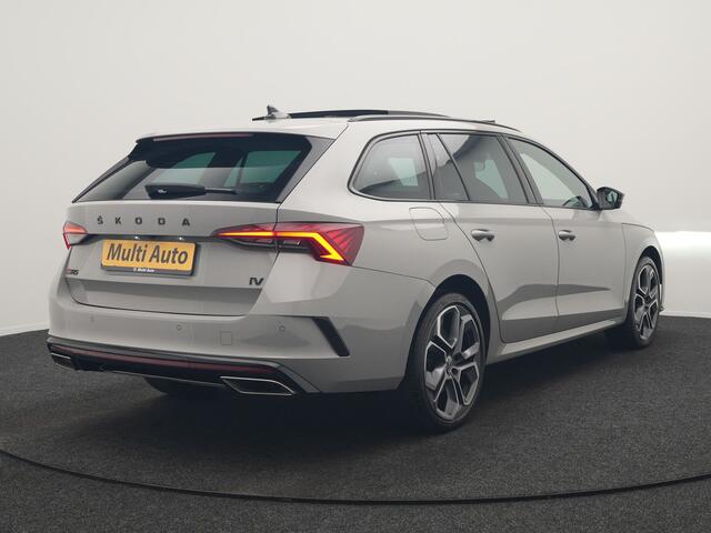 Skoda OCTAVIA Combi 1.4 TSI iV RS PHEV 245pk Dealer O.H. | Panodak | Adaptive Cruise | Camera | Sportstoelen Verwarmd | Sfeerverlichting | Apple Carplay | Crystal LED | Keyless | Navigatie | DAB | Virtual Cockpit | 19"L.M | Plug In Hybrid |