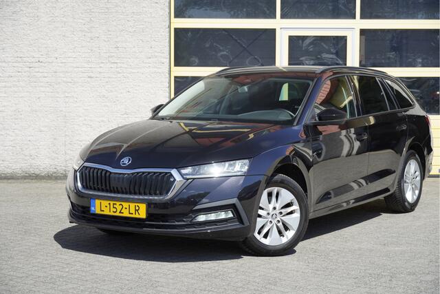 Skoda OCTAVIA Combi 1.0 TSI Business Edition BJ2021 Lmv 16" | Led V+A | Dynamische knipperlichten | Pdc | Elek. achterklep | App-Connect | Navi | Virtual cockpit | Dashboard verlichting | Climate control | Cruise control | Extra getint glas