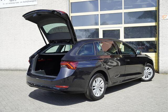 Skoda OCTAVIA Combi 1.0 TSI Business Edition BJ2021 Lmv 16" | Led V+A | Dynamische knipperlichten | Pdc | Elek. achterklep | App-Connect | Navi | Virtual cockpit | Dashboard verlichting | Climate control | Cruise control | Extra getint glas