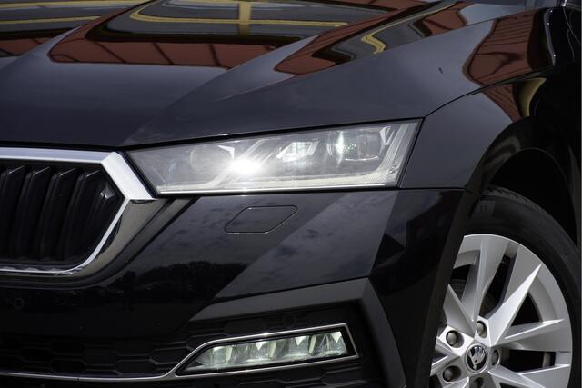 Skoda OCTAVIA Combi 1.5 TSI 150PK! First Edition BJ2020 Lmv 17" | Led V+A | Pdc | Keyless entry | Elek. trekhaak | Elek. achterklep | App-Connect | Navi | Virtual cockpit | Dashboard verlichting | Climate control | Cruise control | Verwarmde voorstoelen | Nw-model!
