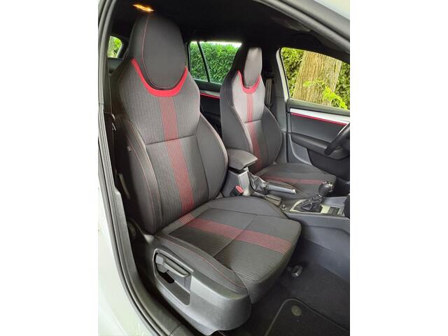 Skoda OCTAVIA Combi 1.5 TSI SportLine Carplay NAVI Sfeerverlichting
