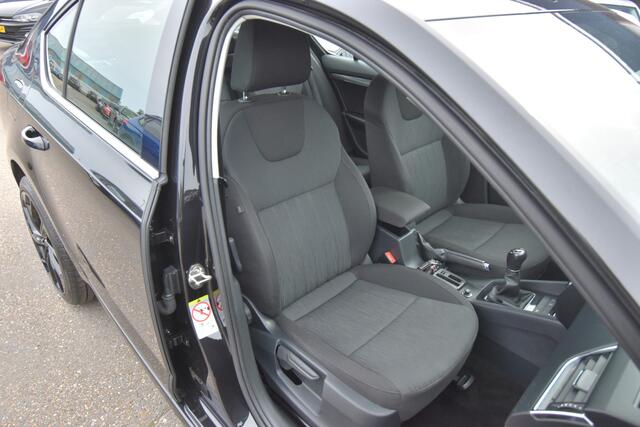 Skoda OCTAVIA 1.0 TSI Greentech Business Edition ,TREKHAAK , CLIMATR , CR CONTR , NAVI , LED KOPL , LMV18 ,