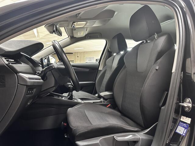 Skoda OCTAVIA Combi 1.0 TSI Business Edition/ Virtual Dashb./ Keyless-GO/ Apple + Android/ LED Koplampen/ DAB+/ PDC/ Elek. Kofferklep/ Lane-Assist./ Cruise/ Bluetooth/ Multi. LEDER. Stuur/ Mistl./ Dakrails.