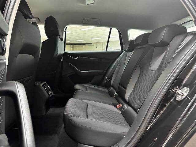 Skoda OCTAVIA Combi 1.0 TSI Business Edition/ Virtual Dashb./ Keyless-GO/ Apple + Android/ LED Koplampen/ DAB+/ PDC/ Elek. Kofferklep/ Lane-Assist./ Cruise/ Bluetooth/ Multi. LEDER. Stuur/ Mistl./ Dakrails.