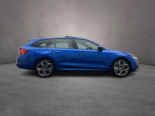 Skoda OCTAVIA Combi RS Business 1.4 TSI PHEV 245pk DSG Automaat Panoramadak, Adaptive cruise control, Achteruitrijcamera, Navigatie, Parkeersensoren, LED matrix koplampen