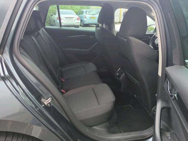 Skoda OCTAVIA Combi 1.4 TSI iV PHEV Business Edition NL-AUTO | SFEER VERLICHTING | TREKHAAK