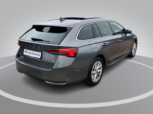 Skoda OCTAVIA Combi 1.5TSI/150PK MHEV FL Design DSG · Panoramadak · Camera + Parkeersensoren · Apple/Android Car Play · Garantie t/m 21-05-2029 of 60000km.