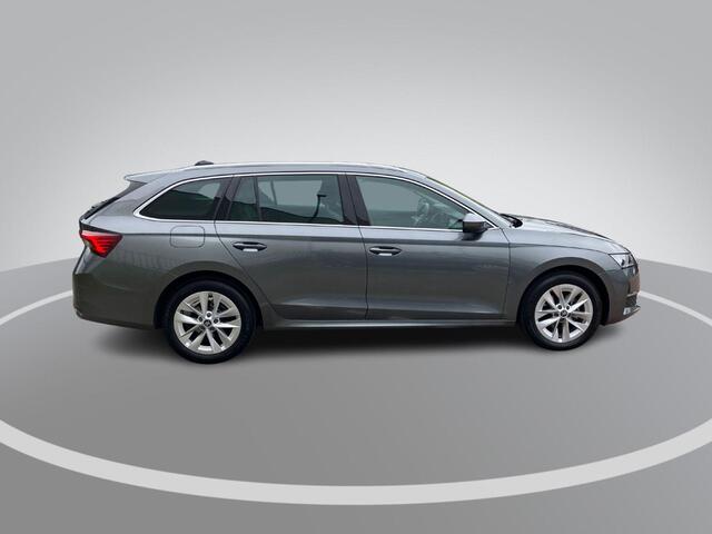 Skoda OCTAVIA Combi 1.5TSI/150PK MHEV FL Design DSG · Panoramadak · Camera + Parkeersensoren · Apple/Android Car Play · Garantie t/m 21-05-2029 of 60000km.