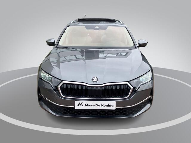 Skoda OCTAVIA Combi 1.5TSI/150PK MHEV FL Design DSG · Panoramadak · Camera + Parkeersensoren · Apple/Android Car Play · Garantie t/m 21-05-2029 of 60000km.