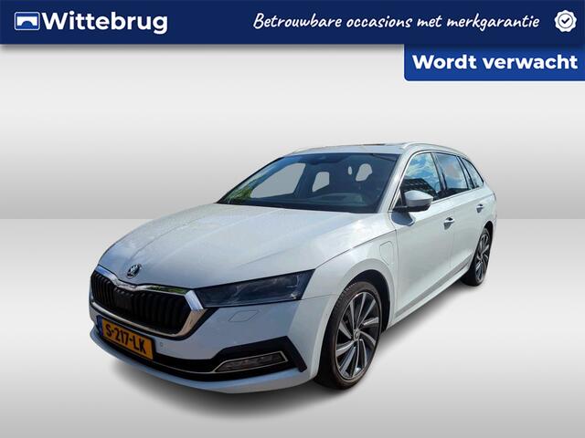Skoda OCTAVIA Combi 1.4 TSI 204pk DSG iV PHEV Business Edition Plus / Panorama dak / Achteruitrij camera / Stoelverwarming voor + achter / 18'' LMV