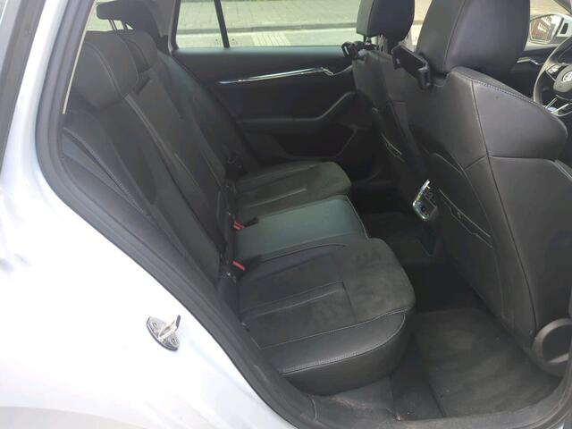 Skoda OCTAVIA Combi 1.4 TSI 204pk DSG iV PHEV Business Edition Plus / Panorama dak / Achteruitrij camera / Stoelverwarming voor + achter / 18'' LMV