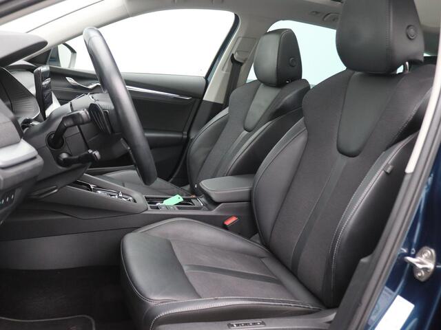 Skoda OCTAVIA Combi 1.4 TSI iV PHEV Business Edition Plus 204PK DSG SOH 97,07%, Panoramadak, Trekhaak, Head-Up Display, Memorystoel, Achteruitrijcamera, Elektr. Achterklep, 17" LM Velgen