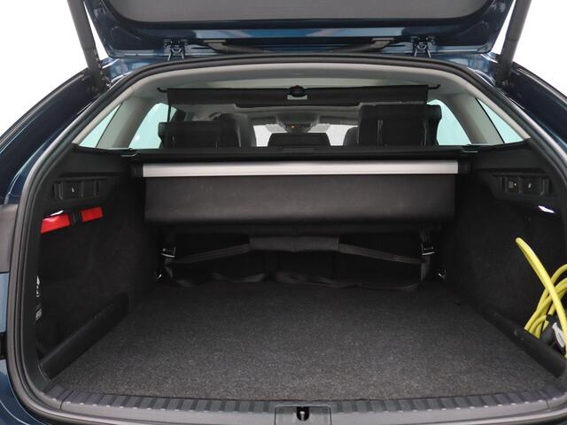 Skoda OCTAVIA Combi 1.4 TSI iV PHEV Business Edition Plus 204PK DSG SOH 97,07%, Panoramadak, Trekhaak, Head-Up Display, Memorystoel, Achteruitrijcamera, Elektr. Achterklep, 17" LM Velgen