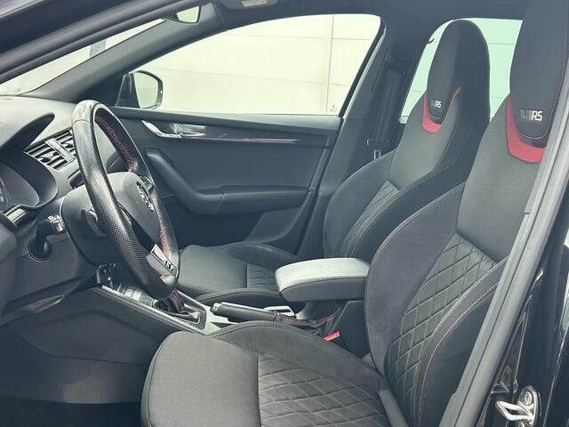 Skoda OCTAVIA Combi 2.0 TSI RS 245 Business | Navigatie | Parkeersensoren Achter | Climate control | Trekhaak |