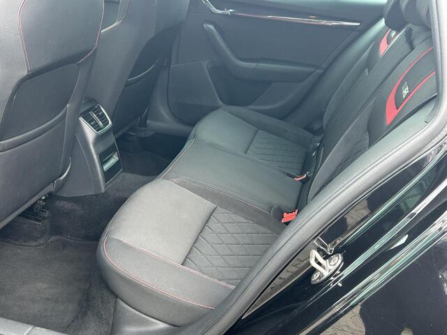 Skoda OCTAVIA Combi 2.0 TSI RS 245 Business | Navigatie | Parkeersensoren Achter | Climate control | Trekhaak |