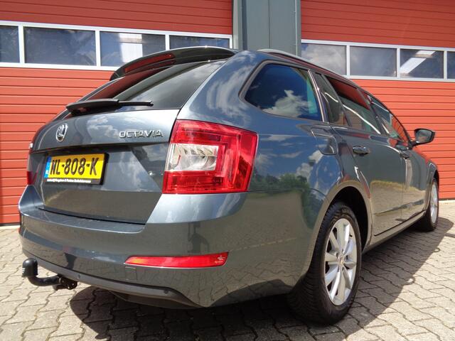 Skoda OCTAVIA Combi 1.0 TSI Greentech Ambition Business 116PK Clima Navi Cruise LMV 6-BAK Trekhaak 2E-Eigenaar NL-Auto