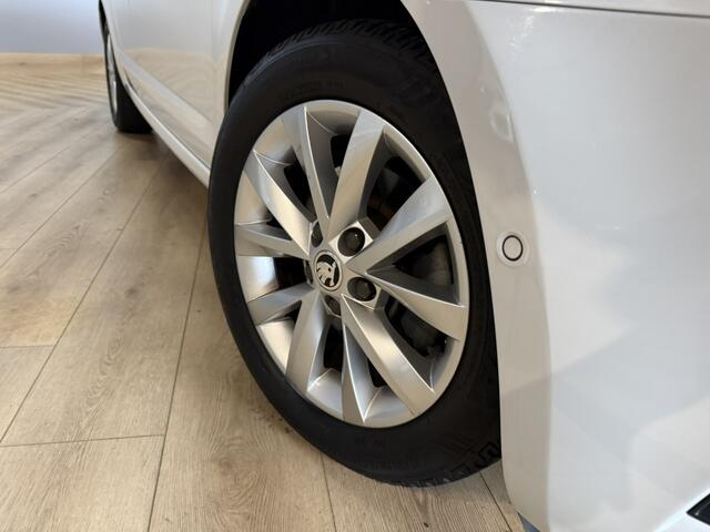 Skoda OCTAVIA 1.0 TSI Greentech Ambition Business Airco ECC | DAB | Apple Carplay | Half leer-stof | Cruise Control | Isofix | NAP