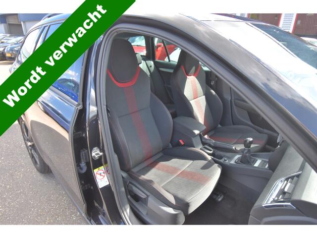 Skoda OCTAVIA Combi 1.0 TSI Greentech Sport Business , TREKHAAK , CLIMATR , CR CONTR , NAVI , PDC A , LMV17 ,