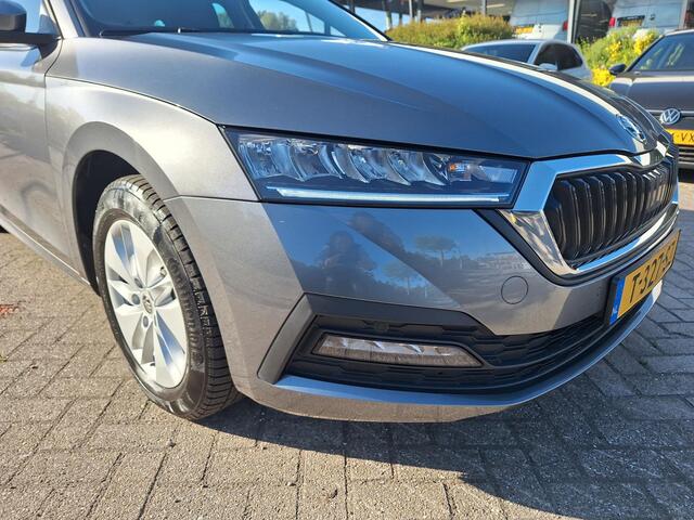 Skoda OCTAVIA Combi 1.0 TSI e-TEC Ambition Sunset DSG Automaat LED verlichting / Parkeersensoren / Navigatie