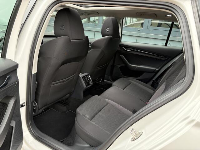 Skoda OCTAVIA Combi 1.0 TSi Business Edition PANORAMDAK/CAMERA/ADAPT.CRUISE/PDC/WINTERPACK