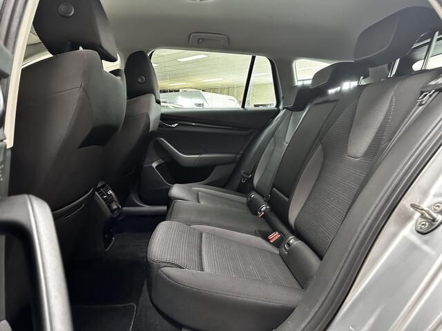 Skoda OCTAVIA Combi 1.0 e-TSI Ambition/ Automaat!/ LED Koplampen/ Apple+android/ DAB+/ Virtual Cockpit/ Stoelverw./ Clima/ Navi/ Cruise/ Bluetooth/ Multi.LEDER.Stuur/ Elek.Pakket/ Isofix/ PDC Achter.