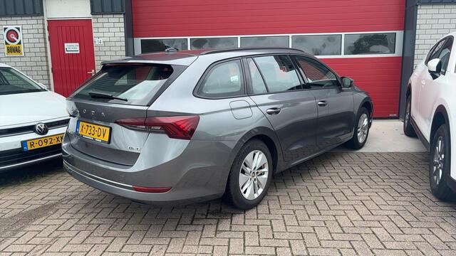 Skoda OCTAVIA Combi 1.5 e-TSI Business Edition AUTOMAAT / TREKHAAK / CARPLAY / FULL LED / KEYLESS / CLIMA / PDC / BLUETOOTH / CRUISE / NL-AUTO