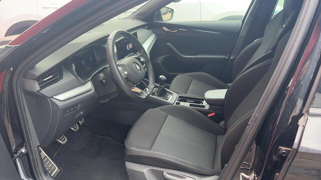 Skoda OCTAVIA Combi 1.0 TSI Sport Business TREKHAAK / RS-STOELEN / FULL LED / CARPLAY / NAVI / CLIMA / PDC / BLUETOOTH / CRUISE / NL-AUTO