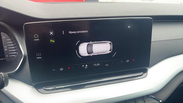 Skoda OCTAVIA Combi 1.0 TSI Sport Business TREKHAAK / RS-STOELEN / FULL LED / CARPLAY / NAVI / CLIMA / PDC / BLUETOOTH / CRUISE / NL-AUTO