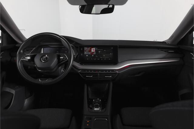 Skoda OCTAVIA Combi 1.5 e-TSI 150 PK Business Edition Plus - Automaat | Dig.Cockpit | Adapt.Cruise | Stoel-+Stuurverw. | Camera | PDC | NAV+App.Connect | Auto. Airco | LM 17" | All Seasons |