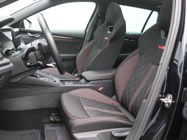 Skoda OCTAVIA Combi 2.0 TSI RS 245PK DSG Panoramadak, Trekhaak, Virtual Pedal, Achteruitrijcamera, 19" LM Velgen, Adaptieve Cruise Control, Stoelverwarming, Keyless
