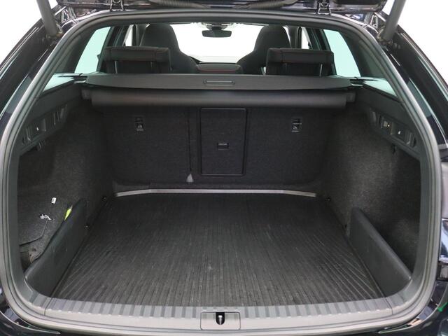 Skoda OCTAVIA Combi 2.0 TSI RS 245PK DSG Panoramadak, Trekhaak, Virtual Pedal, Achteruitrijcamera, 19" LM Velgen, Adaptieve Cruise Control, Stoelverwarming, Keyless