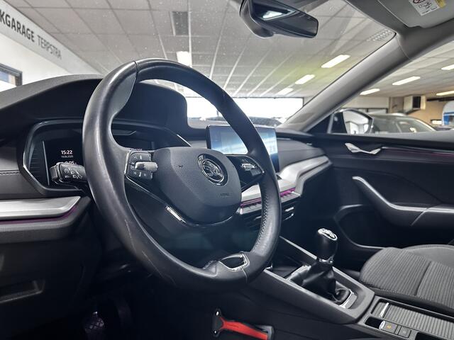 Skoda OCTAVIA Combi 1.0 TSI Business Edition/ VIRTUAL DASH./ Elek. Kofferklep/ Apple + Android/ DAB+/ LED Koplampen/ Keyless-Go/ Lane-Assist./ PDC V+A/ 16'' LMV/ Navi/ Cruise/ Extra getint glas.