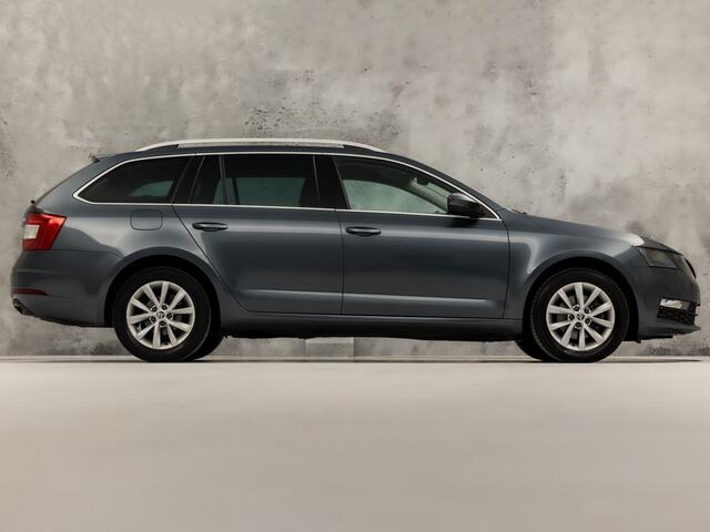 Skoda OCTAVIA Combi 1.0 TSI Sport (APPLE CARPLAY, GROOT NAVI, CLIMATE, LEDER, STOELVERWARMING, SPORTSTOELEN, GETINT GLAS, CRUISE, PARKEERSENSOREN, NIEUWSTAAT)