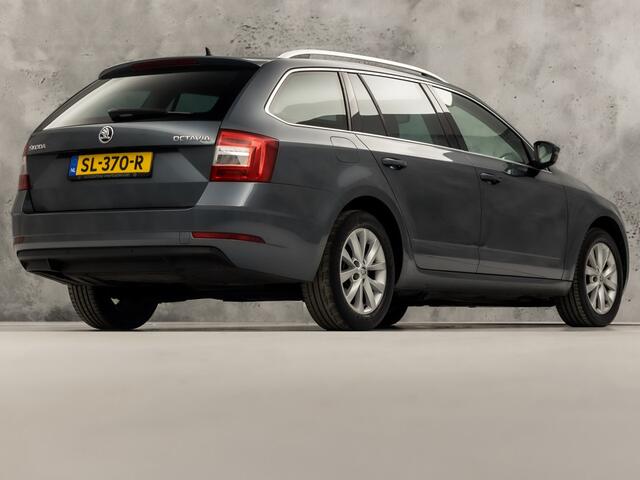 Skoda OCTAVIA Combi 1.0 TSI Sport (APPLE CARPLAY, GROOT NAVI, CLIMATE, LEDER, STOELVERWARMING, SPORTSTOELEN, GETINT GLAS, CRUISE, PARKEERSENSOREN, NIEUWSTAAT)
